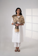 Load image into Gallery viewer, Nikhat handmade Phulkari Dupatta for women by Mystic Loom // Gold and Black kota dupatta for summer
